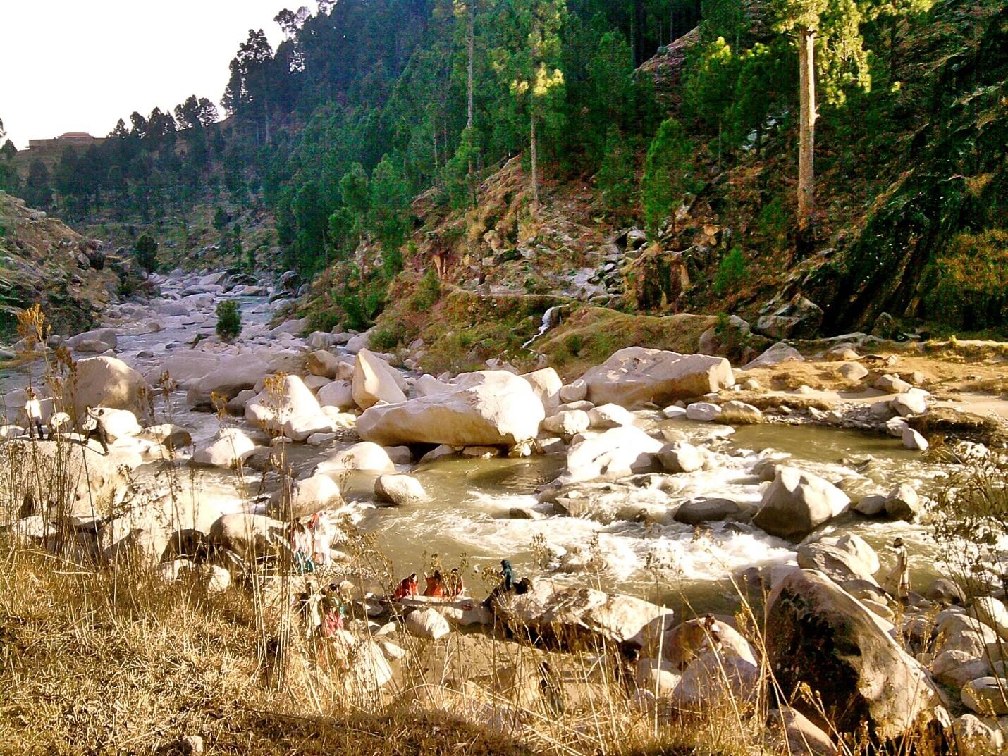Picnic besides Kunhar River, on the way to Thandiani